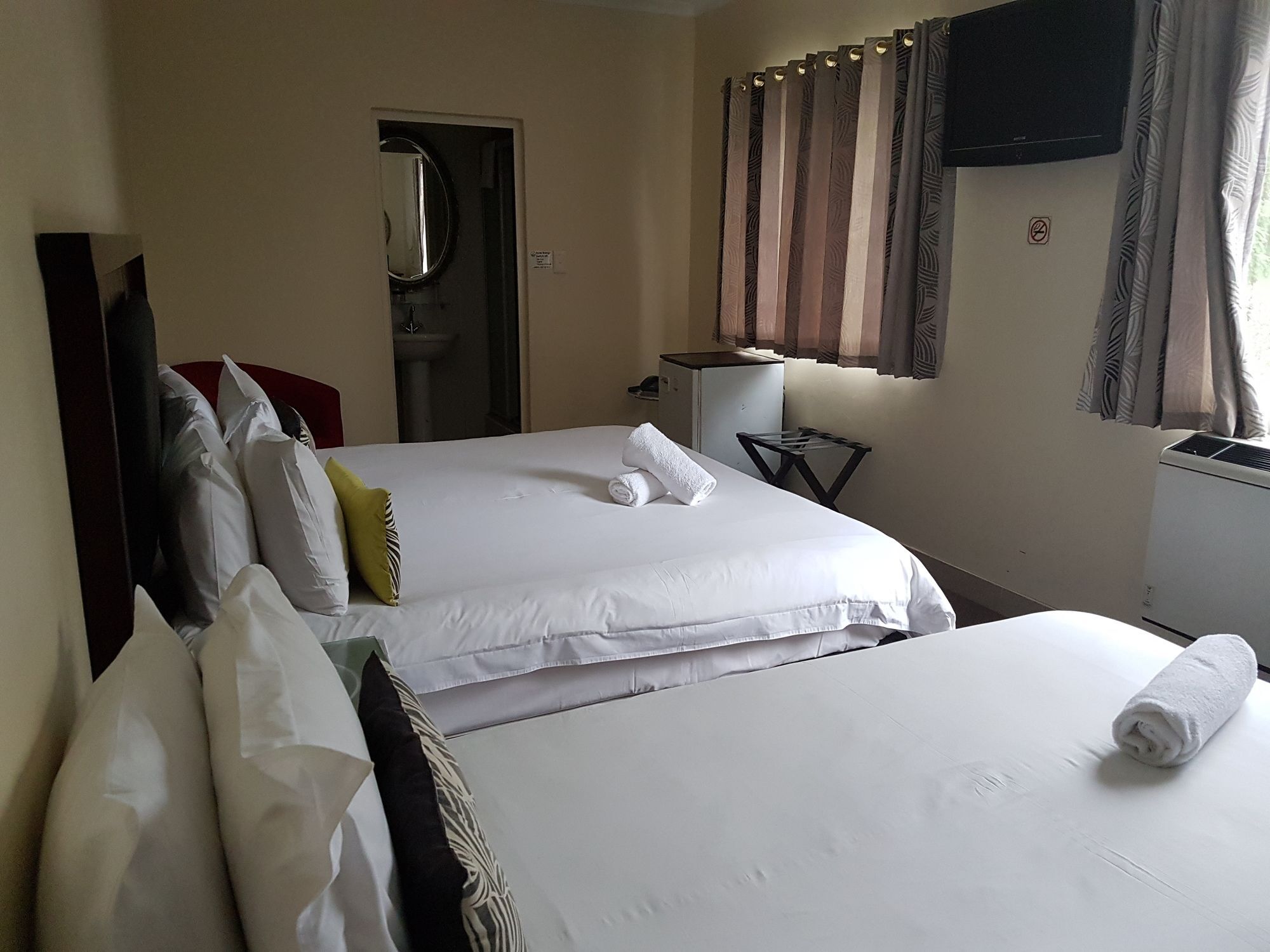 Ilawu Hotel Питърмарицбург Екстериор снимка